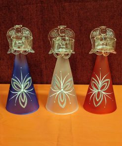 Anděl svíčku držící mašlička